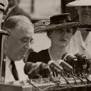 Kronprinsesse Märtha i Washington med USAs president Franklin D. Roosevelt under hans berømte tale "Look to Norway" (Foto: Scanpix)